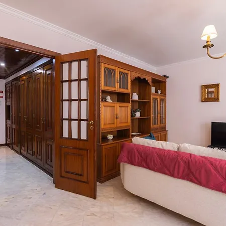 Sunny Getaway In Apartamento
